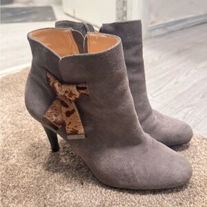 Genuine Leather Talbots Vintage Gray Ankle Boots with Bow Accent made in Brazil